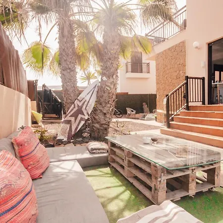 International Surf Camp Only Surf אכסניה