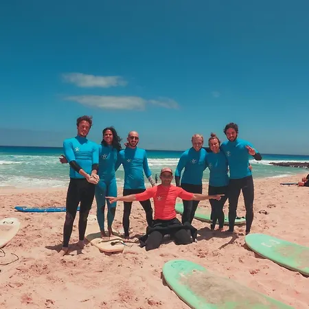 International Surf Camp Only Surf אכסניה