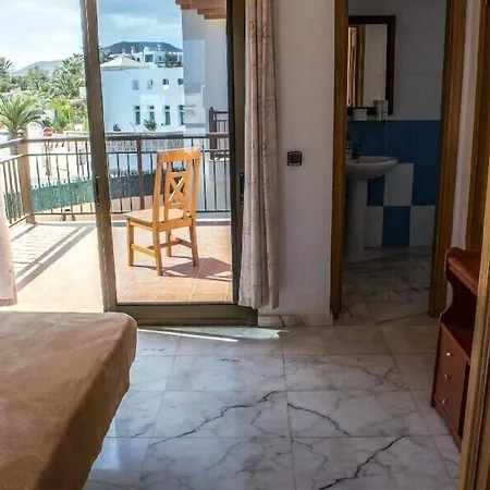 International Surf Camp Only Surf كوراليهو